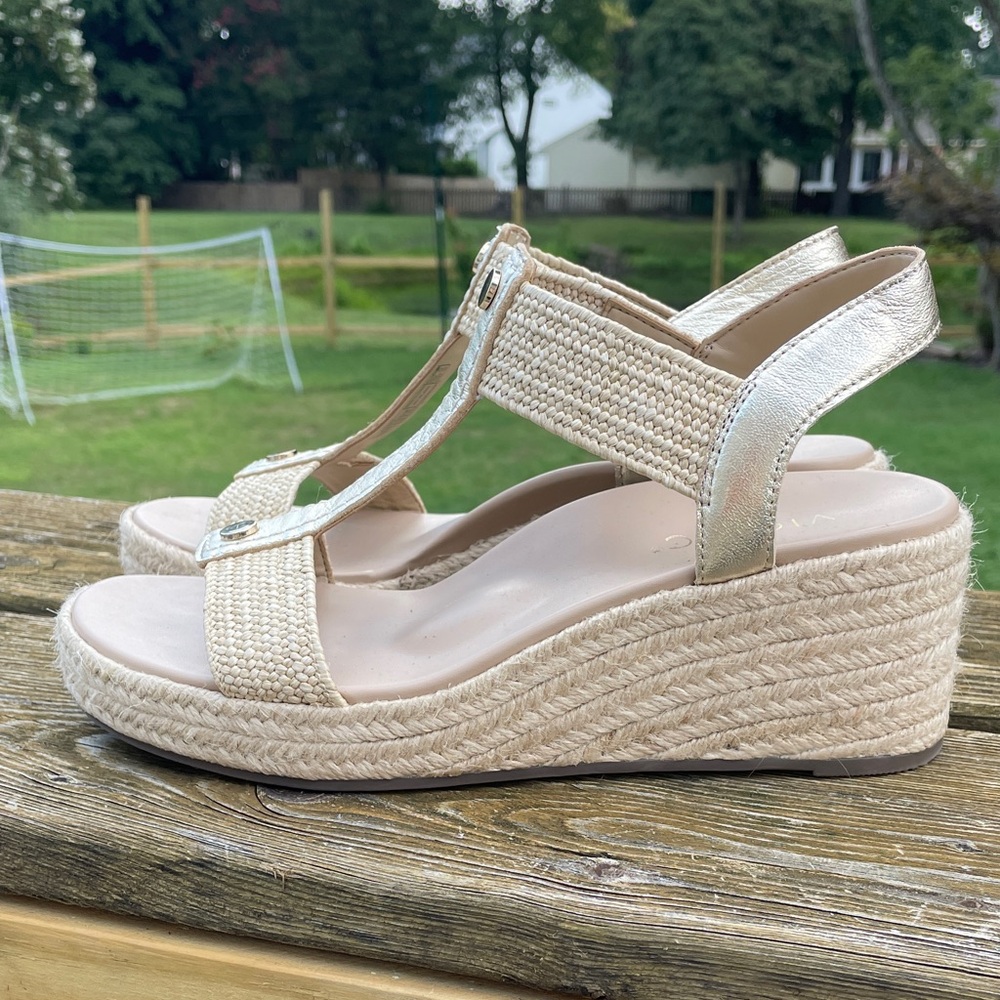 Vionic Sz 7.5 Calera Gold Woven Strap Wedges